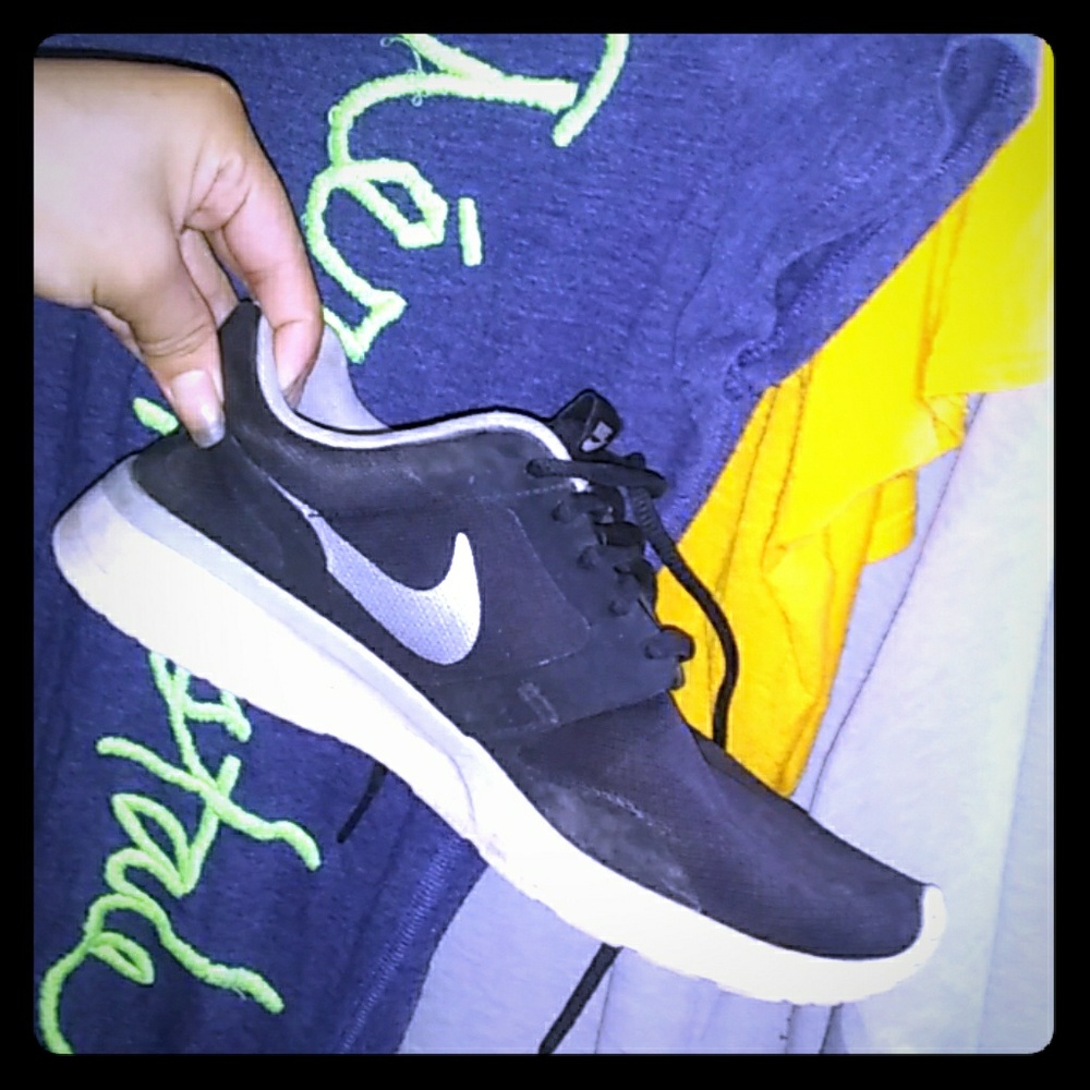 Nike running tennis shoes
